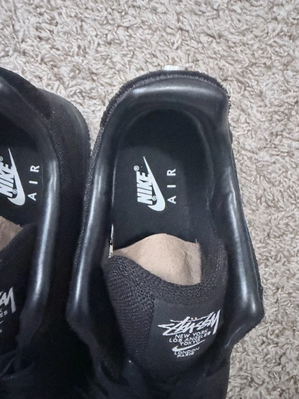 Nike Men’s Black Low-Top Sneakers with Lace-Up Design - Picture 2 of 6